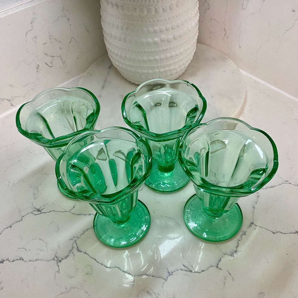 Set of 4 Green Pressed Glass Sundae Cups🍨 - Picture 2 of 4